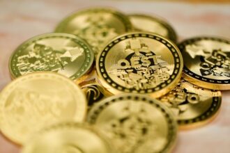 Navigating Digital Currency: The Risks, Rewards, and Essentials of Investing